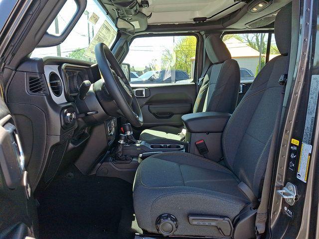 new 2026 Jeep Gladiator car, priced at $42,684