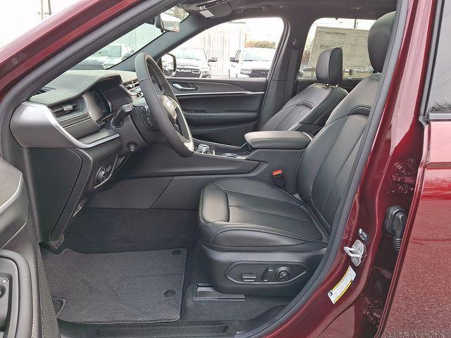 new 2025 Jeep Grand Cherokee car, priced at $49,848