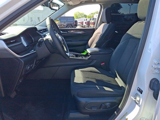 used 2023 Jeep Grand Cherokee car, priced at $30,797