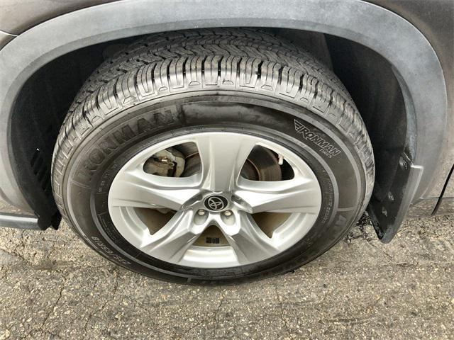 used 2024 Toyota Highlander car, priced at $32,810