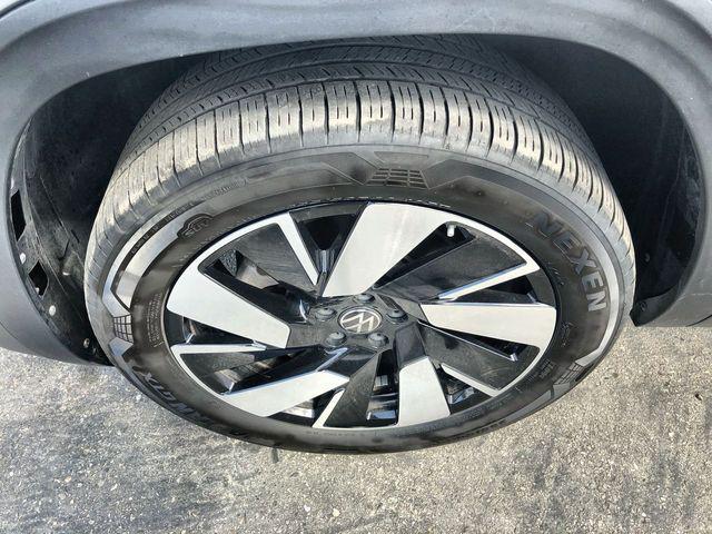 used 2025 Volkswagen Atlas Cross Sport car, priced at $32,965