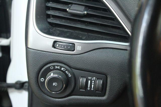 used 2019 Jeep Cherokee car, priced at $17,194