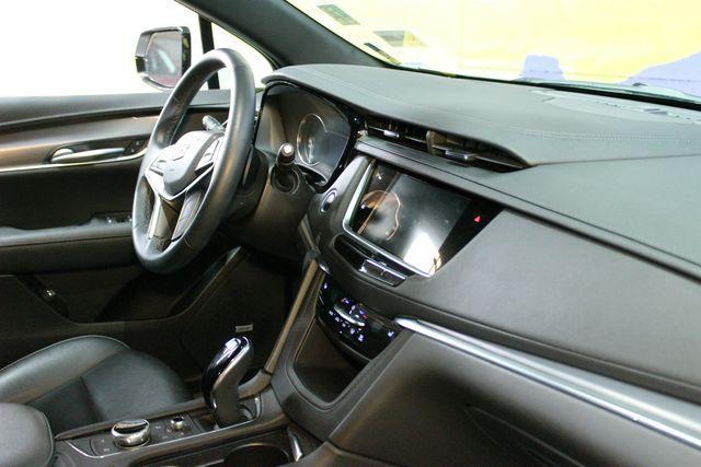 used 2024 Cadillac XT5 car, priced at $31,900