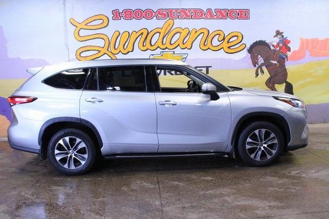 used 2021 Toyota Highlander car, priced at $31,500