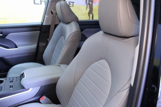 used 2024 Toyota Highlander Hybrid car, priced at $42,900