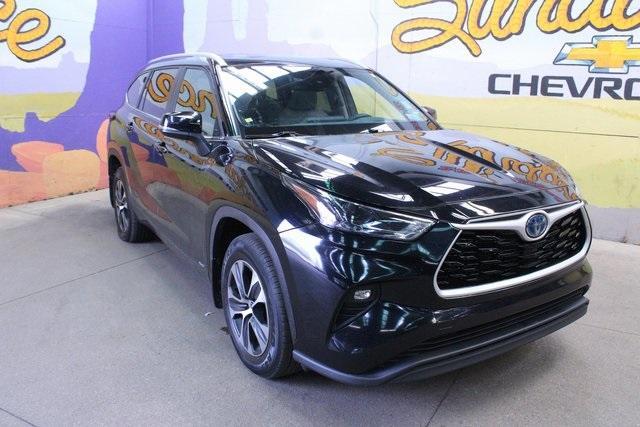 used 2024 Toyota Highlander Hybrid car, priced at $42,900