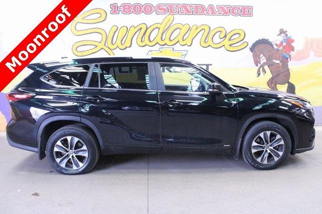 used 2024 Toyota Highlander Hybrid car, priced at $42,900