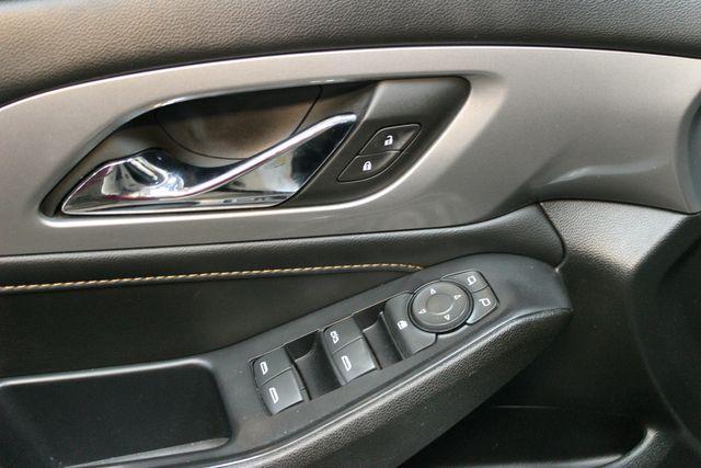used 2021 Chevrolet Traverse car, priced at $23,900