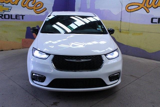 used 2025 Chrysler Pacifica car, priced at $30,900