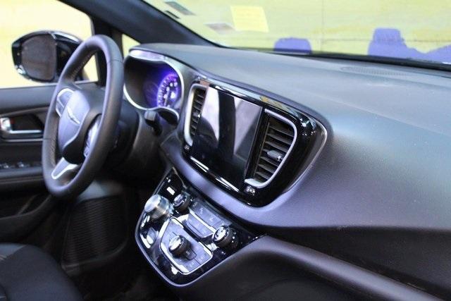 used 2025 Chrysler Pacifica car, priced at $30,900