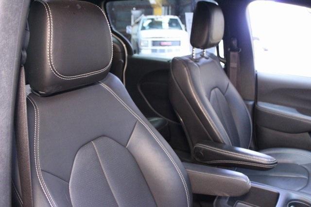 used 2025 Chrysler Pacifica car, priced at $30,900