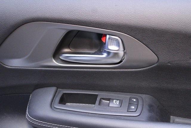 used 2025 Chrysler Pacifica car, priced at $30,900