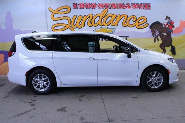 used 2025 Chrysler Pacifica car, priced at $30,900
