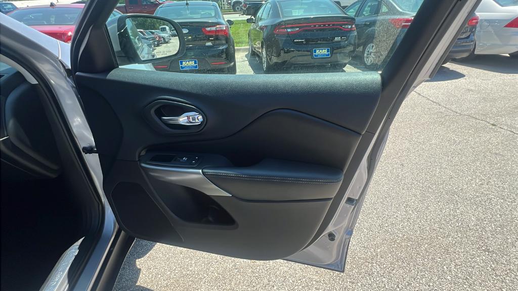 used 2019 Jeep Cherokee car, priced at $15,995