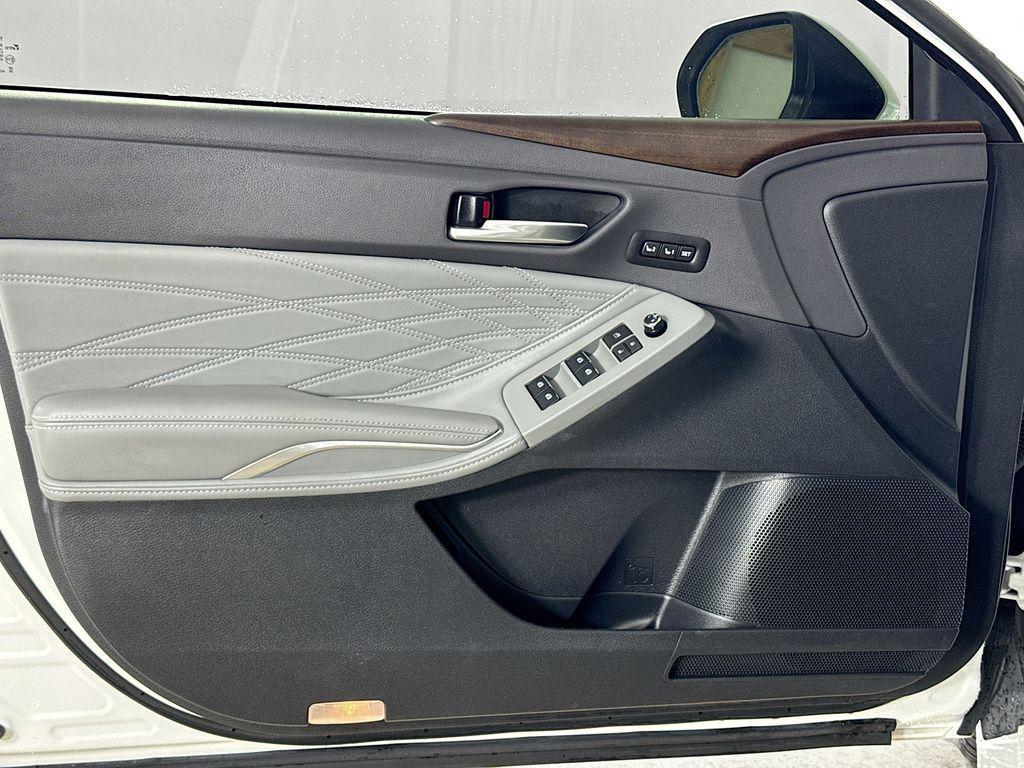 used 2021 Toyota Avalon Hybrid car, priced at $34,399