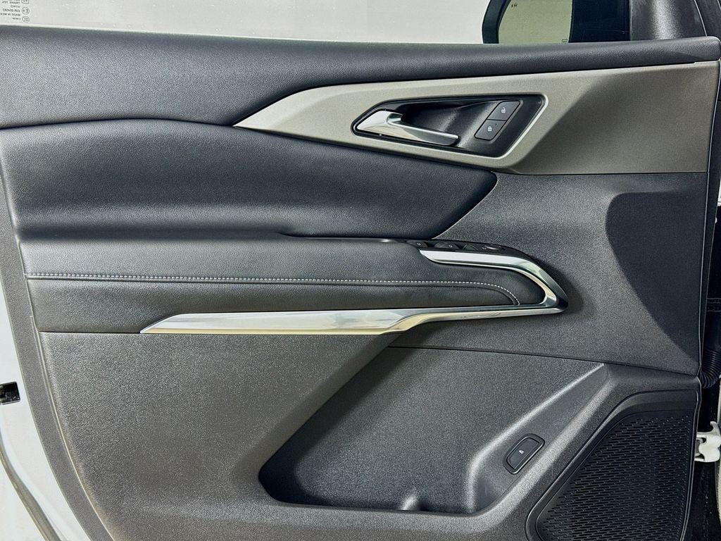 used 2024 Chevrolet Traverse car, priced at $38,968