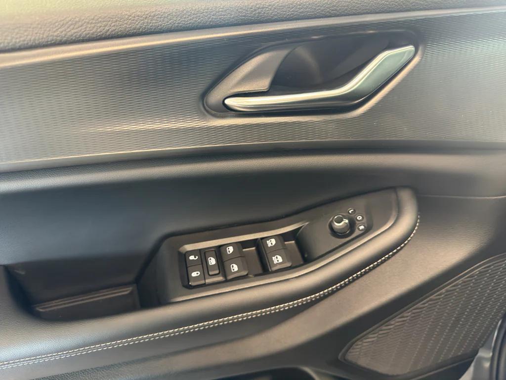 new 2025 Jeep Grand Cherokee car, priced at $43,370