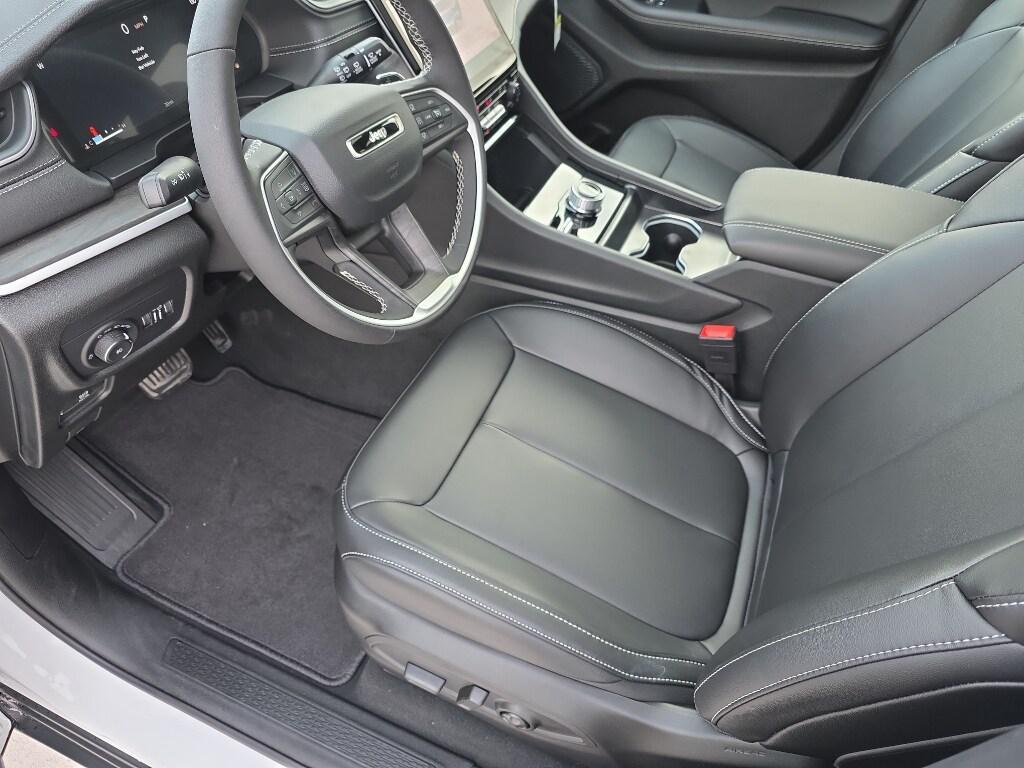 new 2025 Jeep Grand Cherokee L car