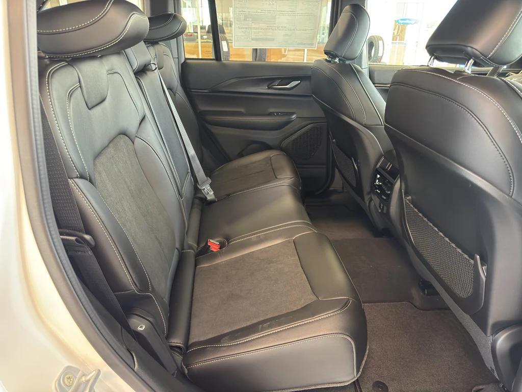 new 2025 Jeep Grand Cherokee car, priced at $48,775