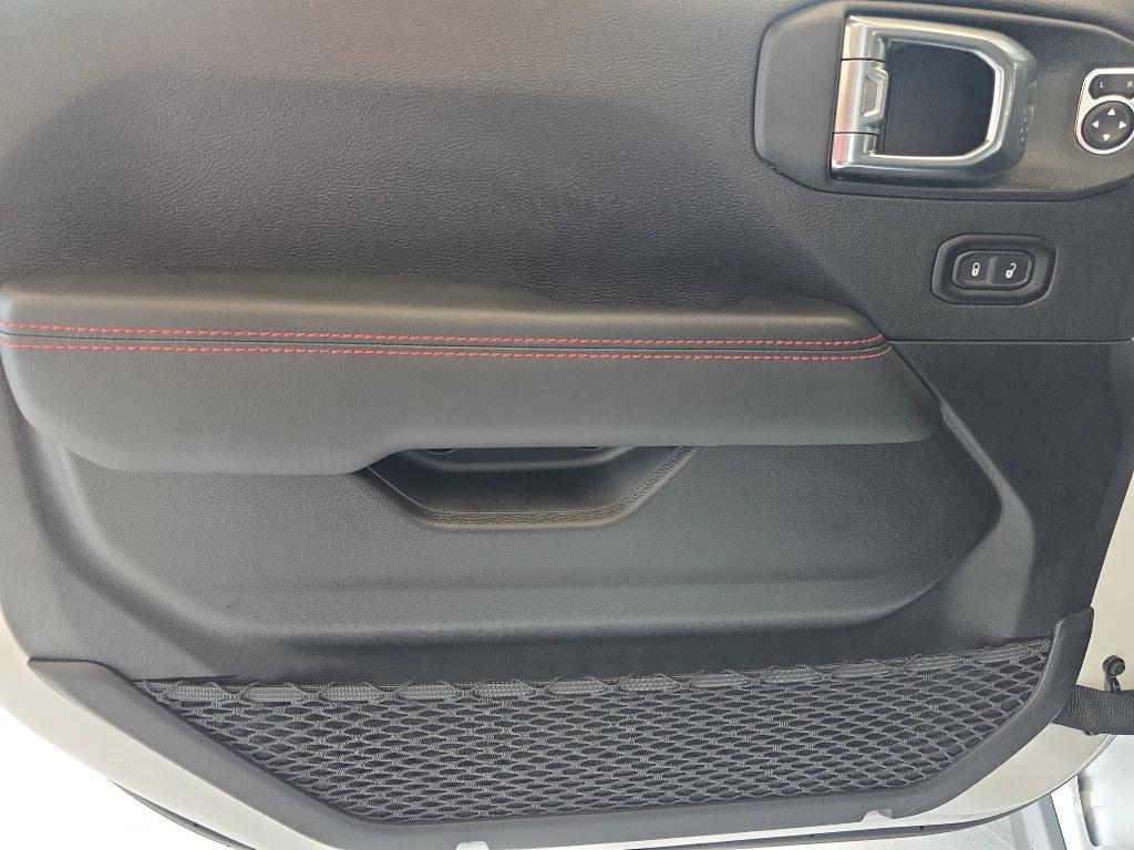 new 2025 Jeep Gladiator car