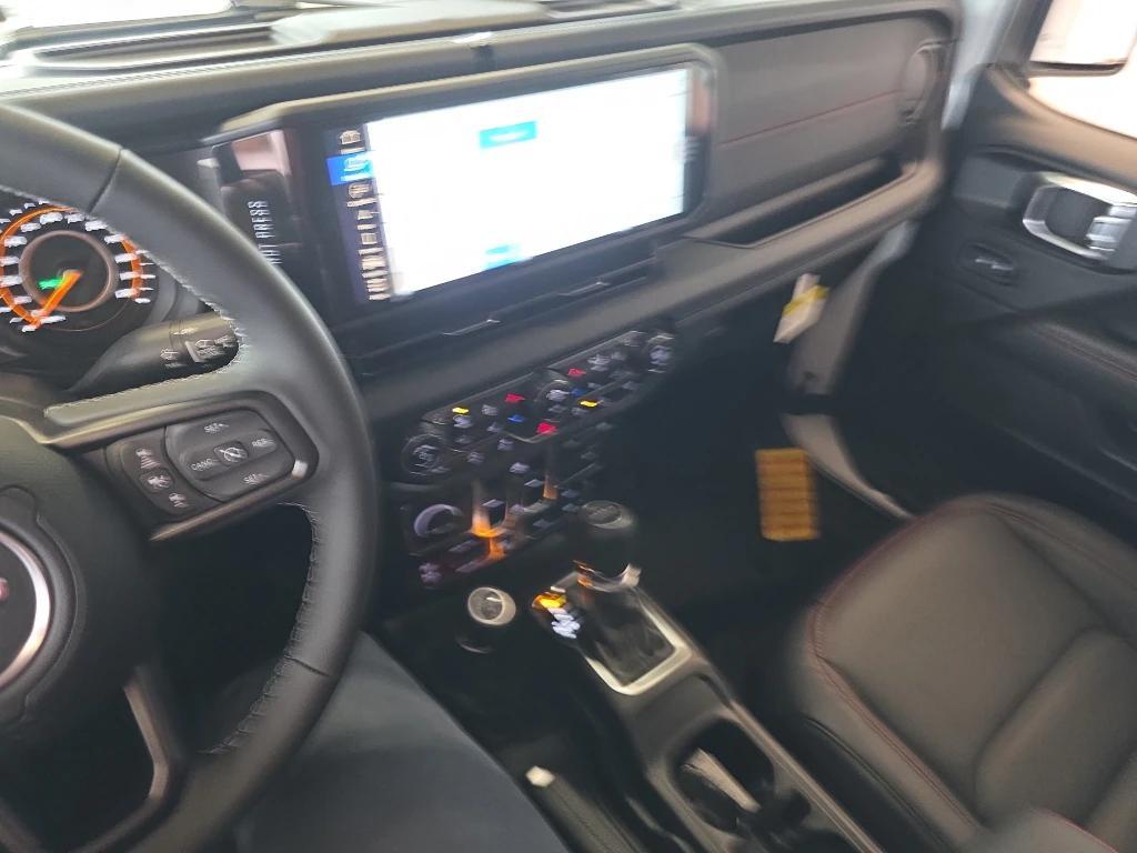 new 2025 Jeep Gladiator car