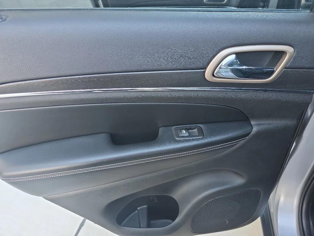 used 2015 Jeep Grand Cherokee car, priced at $12,995