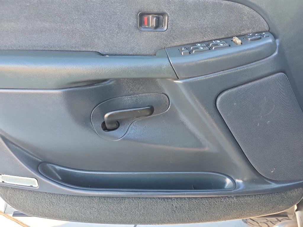 used 2001 Chevrolet Silverado 2500 car, priced at $9,500