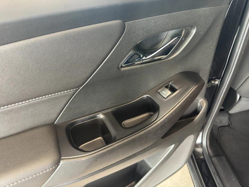 used 2023 Chevrolet Traverse car, priced at $34,950