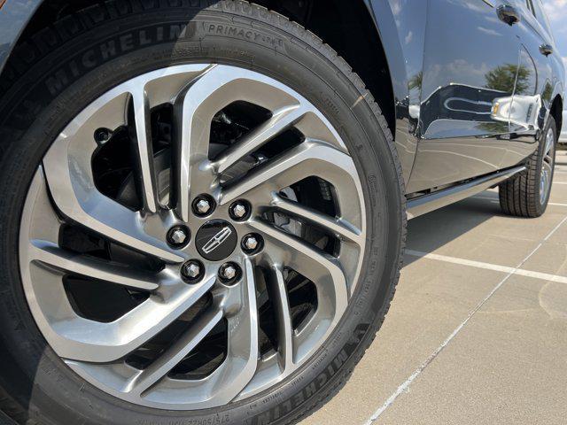 new 2025 Lincoln Navigator car, priced at $100,279
