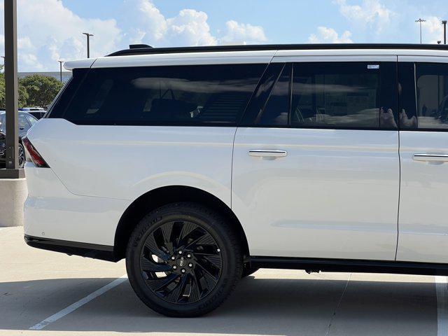 new 2025 Lincoln Navigator car, priced at $106,154