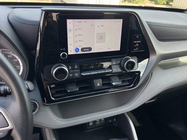 used 2023 Toyota Highlander car, priced at $26,399