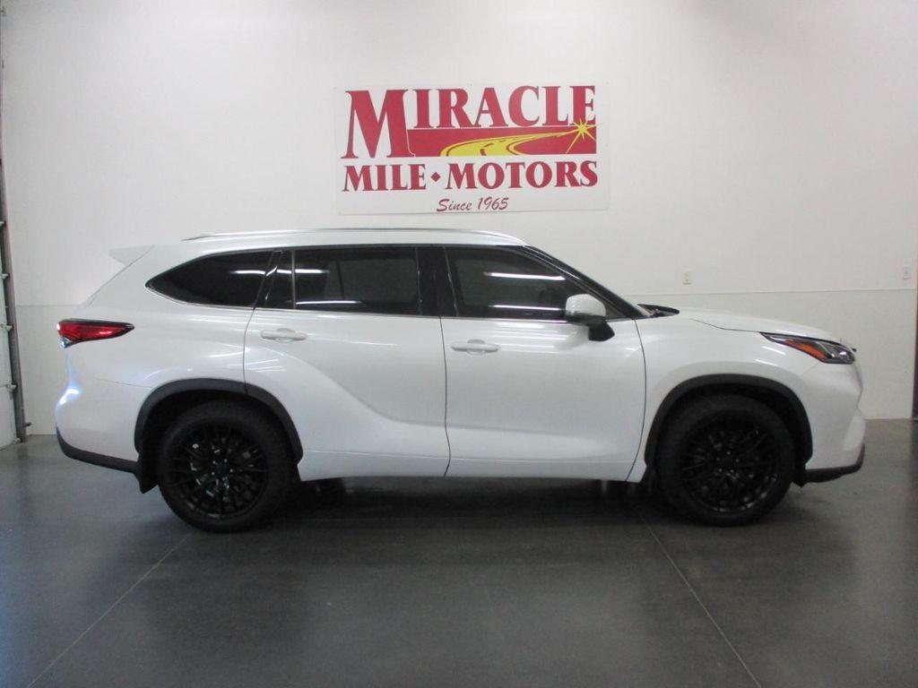 used 2022 Toyota Highlander car, priced at $34,950