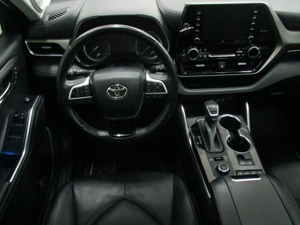 used 2022 Toyota Highlander car, priced at $34,950