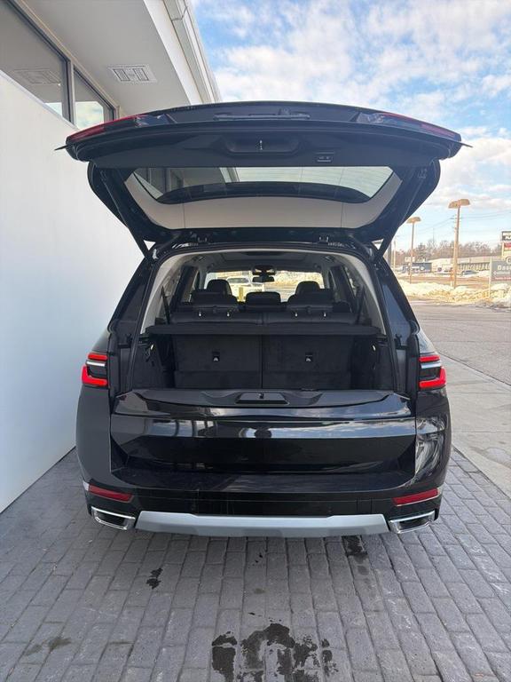 new 2026 BMW X7 car, priced at $91,885