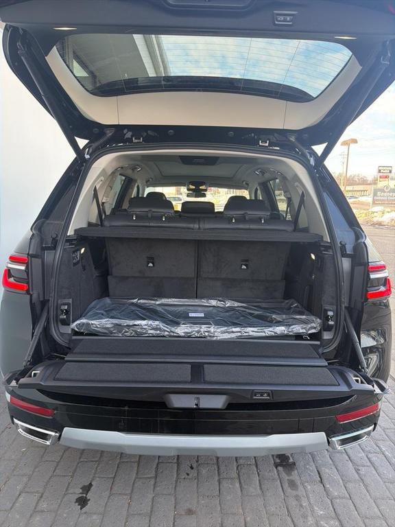 new 2026 BMW X7 car, priced at $91,885