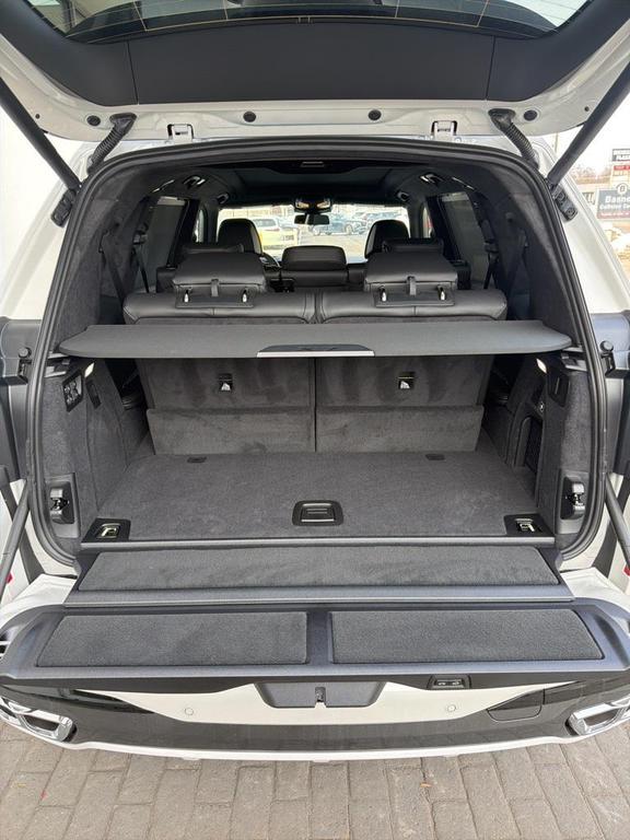 new 2026 BMW X7 car, priced at $118,150