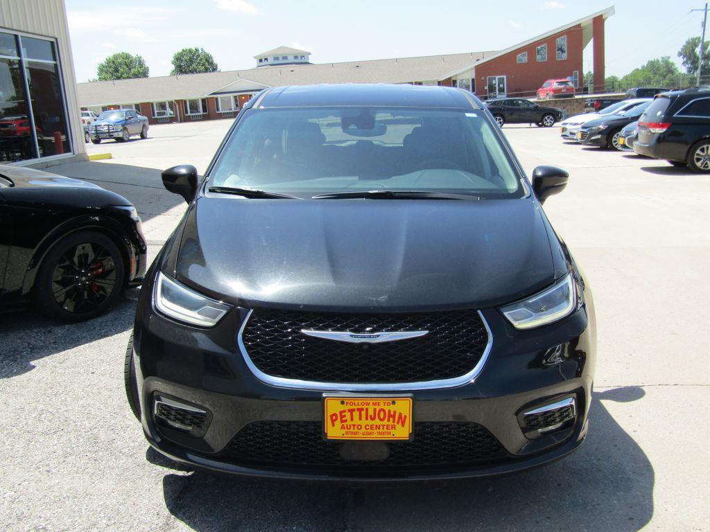 used 2023 Chrysler Pacifica car, priced at $25,000