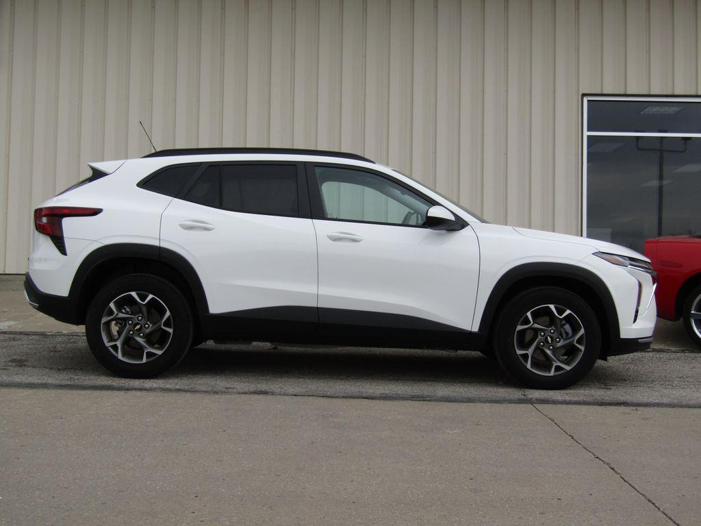 used 2025 Chevrolet Trax car, priced at $20,995