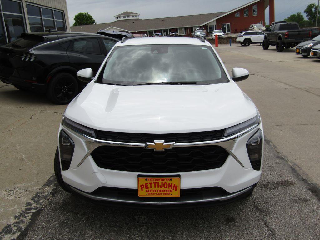 used 2025 Chevrolet Trax car, priced at $20,250