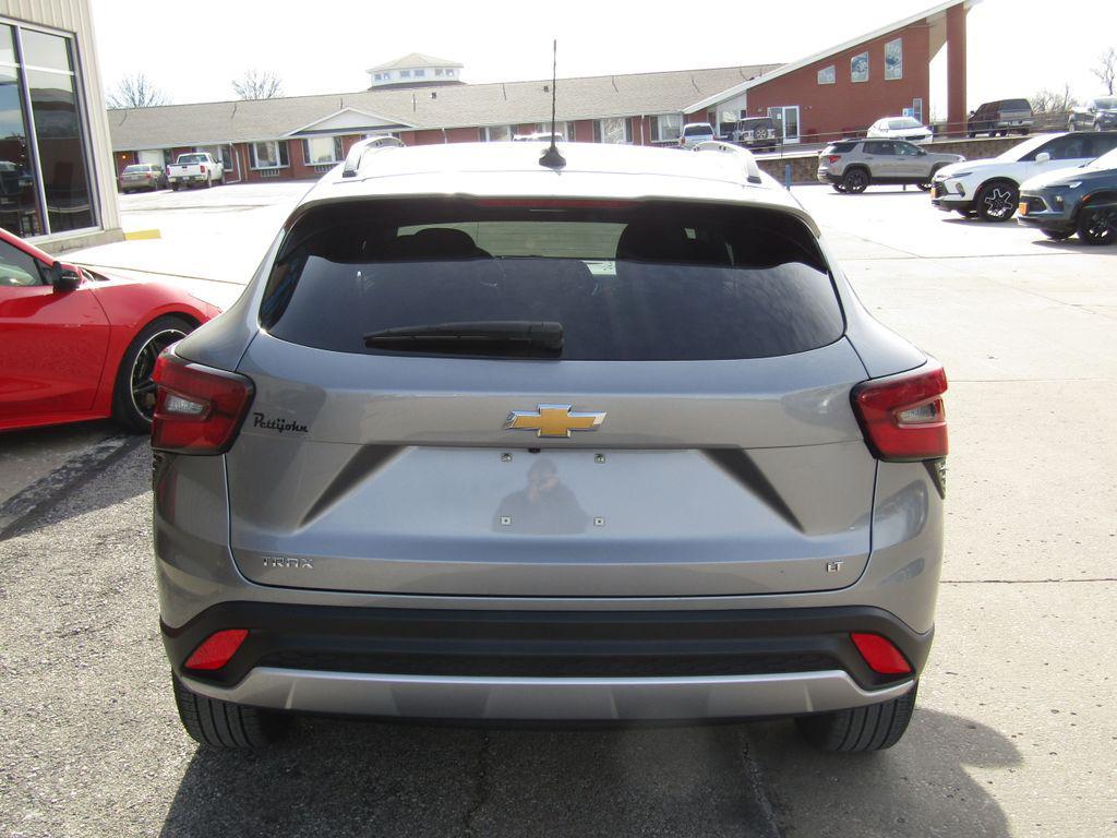 used 2025 Chevrolet Trax car, priced at $20,995
