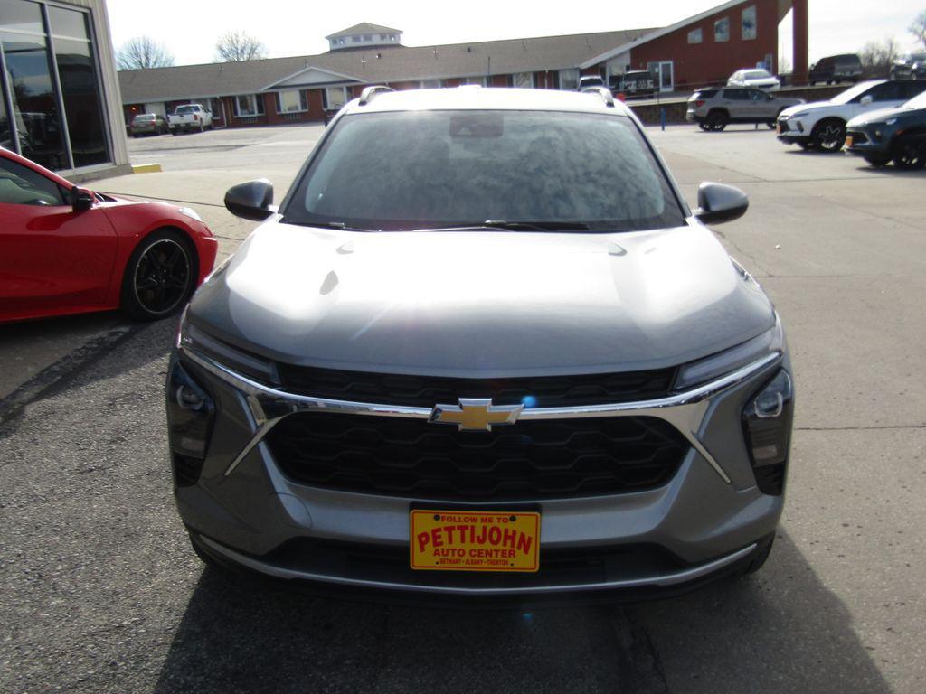 used 2025 Chevrolet Trax car, priced at $20,995