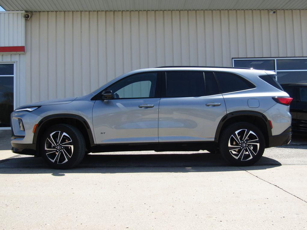used 2025 Buick Enclave car, priced at $41,500