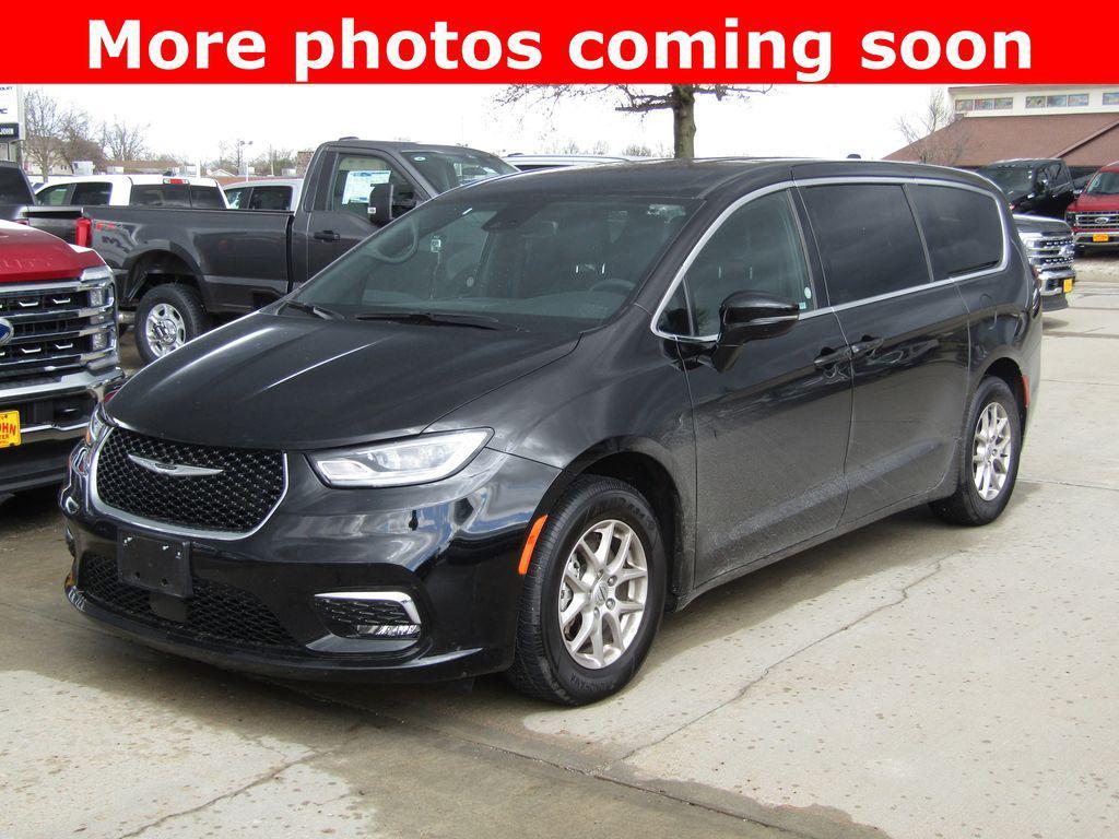 used 2025 Chrysler Pacifica car, priced at $33,500