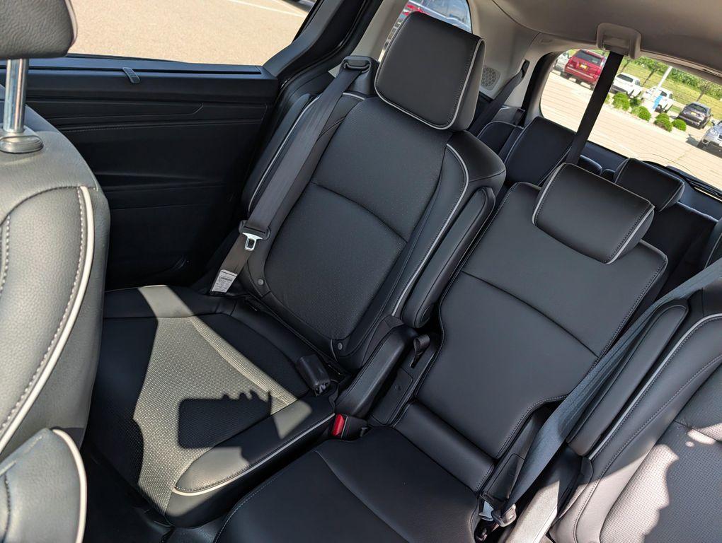 used 2025 Honda Odyssey car, priced at $45,597