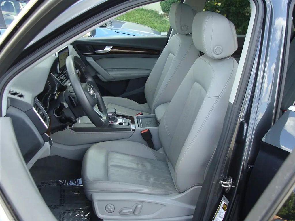 Audi Q5 view 7