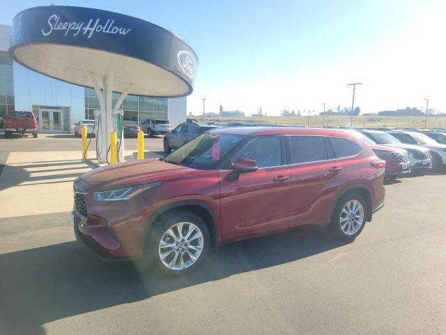 used 2021 Toyota Highlander car, priced at $31,991