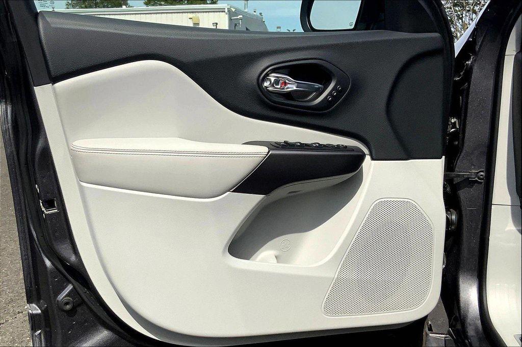 used 2019 Jeep Cherokee car, priced at $19,990