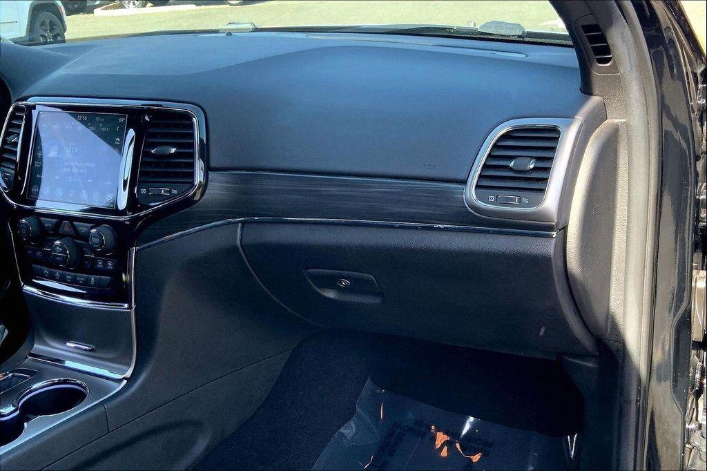 used 2021 Jeep Grand Cherokee car, priced at $17,995