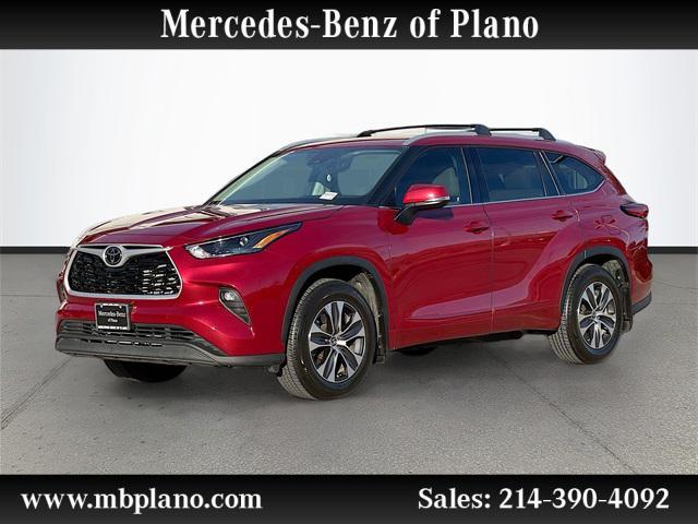 used 2022 Toyota Highlander car, priced at $33,500