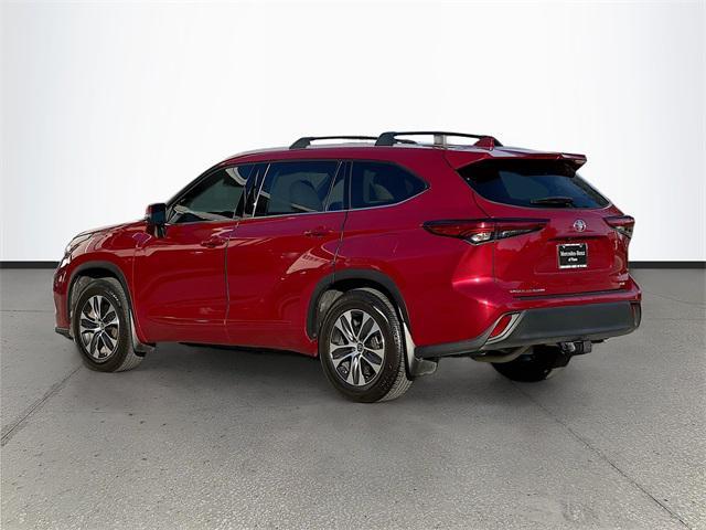 used 2022 Toyota Highlander car, priced at $33,500